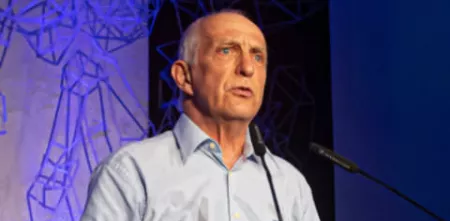 Dr. Thilo Weichert am Redner.innepult der BigBrotherAwards 2021.