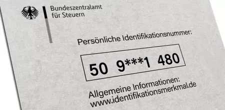 Detailaufnahmer eines Briefs mit der persönlichen Steueridentifikationsnummer.